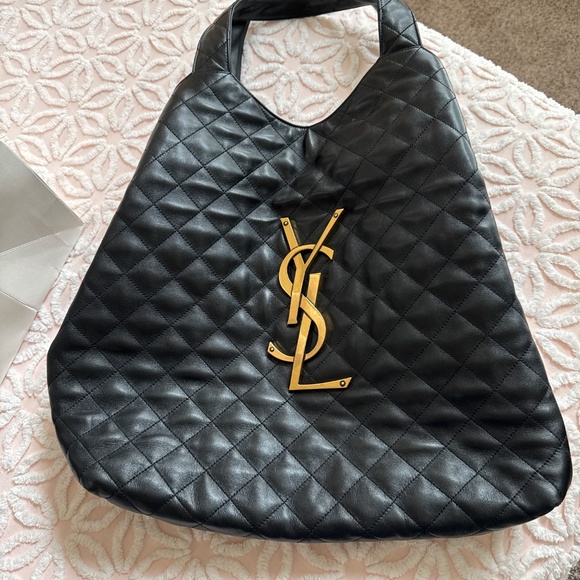 YSL ICare Maxi Shopping Bag in Quilted Lambskin - Picture 3 of 4